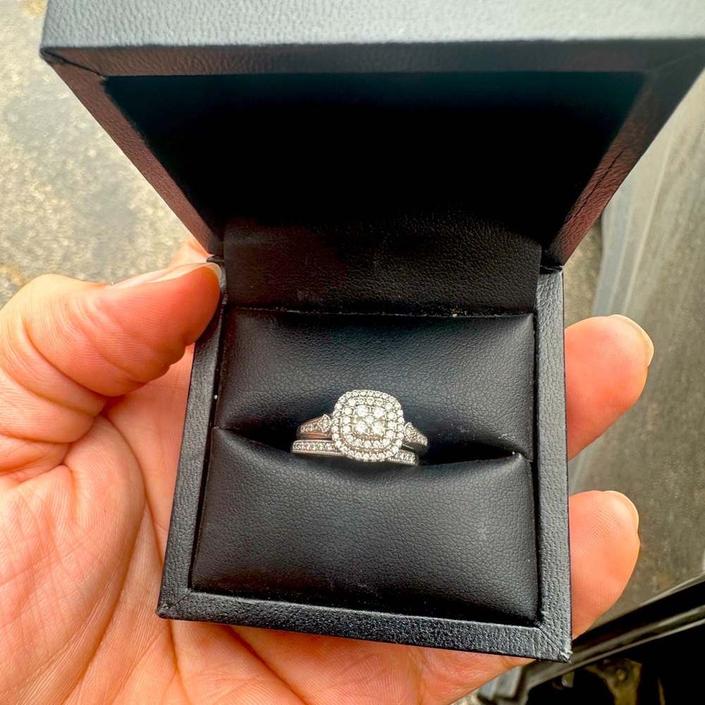10k White gold diamond rings
